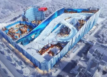 World&#8217;s largest indoor skiing resort opens in Shanghai